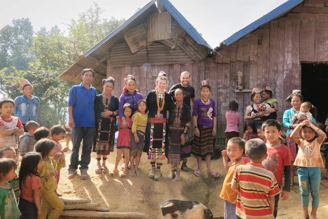 Tracht der ethnische Minderheit Akha, Laos