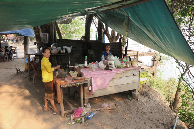 Cocina del restaurante en el viewpoint al sur de Don Khong. Si Phan Don, Laos.