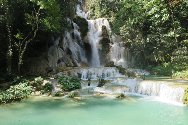 Salto de agua principal en las Cataratas de Kuang Si, Luang Prabang, Laos