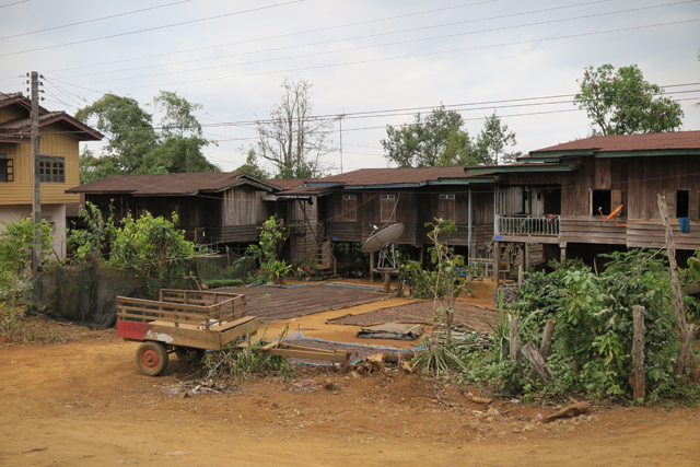 Häuser in der Nähe von Paksong. Bolaven Plateau, Laos. 